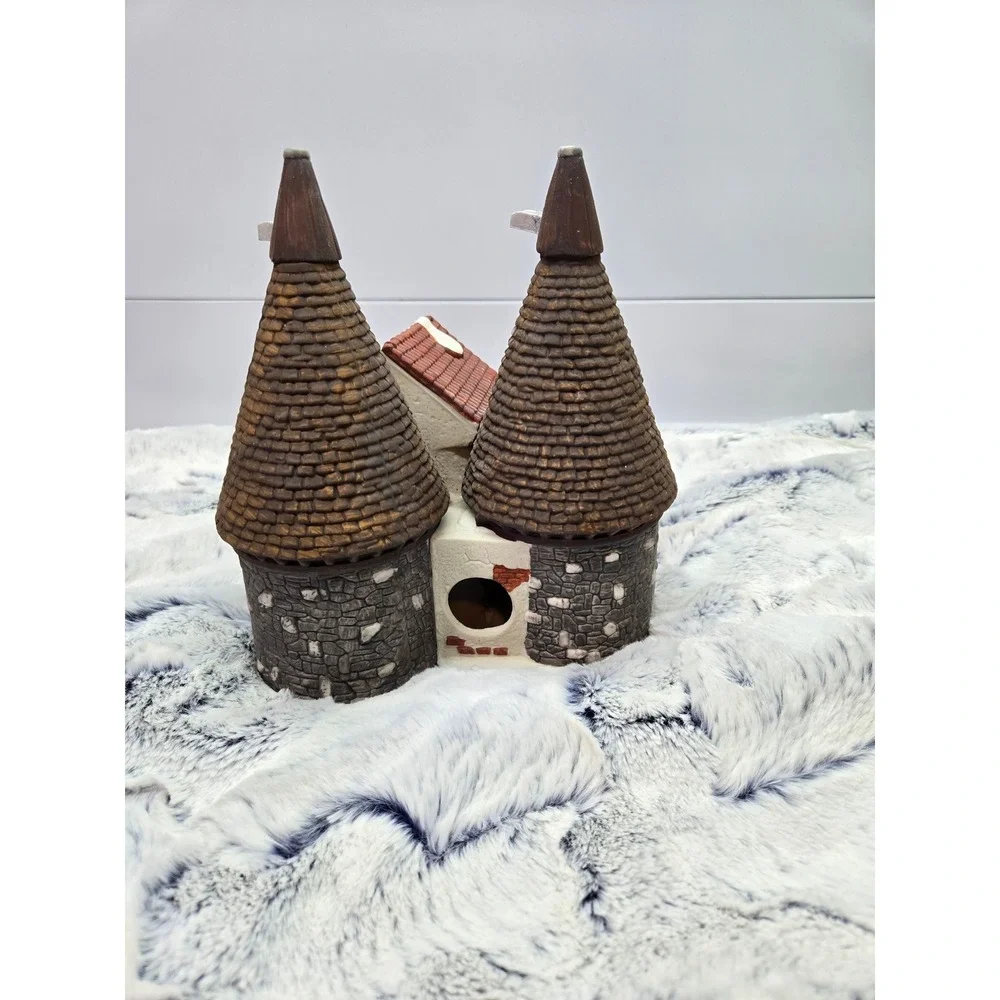 Dickens Village Series Bishops Oast House Department 56 1990